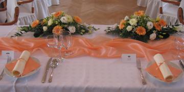 Svatba bílá a meruňková.